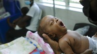 Meski operasional terhambat, rumah sakit anak tersebut berupaya untuk memberikan penanganan bagi para pasien anak-anak yang di rumah sakit itu. AP Photo/Matias Delacroix.
