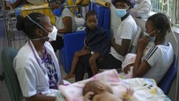 Krisis pasokan listrik yang melanda rumah sakit di kawasan Haiti ini pun memicu kekhawatiran di kalangan masyarakat. Pasalnya tak sedikit perawatan pasien yang dilakukan dengan mengandalkan listrik. Bila pasokan listrik terganggu maka proses perawatan tersebut sulit untuk dilakukan. AP Photo/Matias Delacroix.