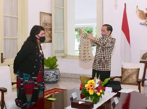 Momen Jokowi Beli Noken Papua hingga Hadiahkan ke Menlu Selandia Baru