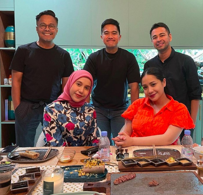 Kaesang dan Nadya Arifta Kaesang dan Nadya Arifta mulai go public