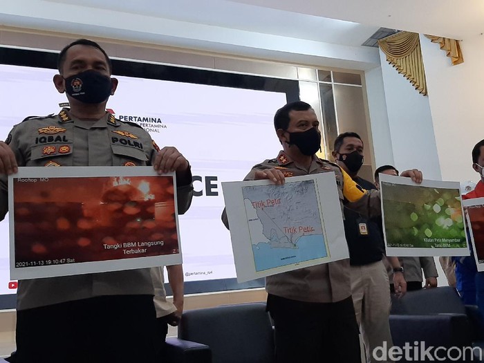 Kapolda Jateng Irjen Pol Ahmad Luthfi memaparkan hasil penyidikan kebakaran tangki Pertamina Cilacap, Senin (15/11/2021).