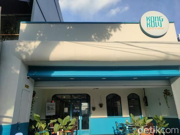 Kong Kow Coffee & Eatery: Ada Emie dan Lontong Sayur yang Autentik