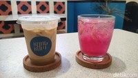 Es kopi susu dan es merah merona menjadi minuman andalan dari Kong Kow Coffee & Eatery. Foto: detikFood / Yenny Mustika Sari