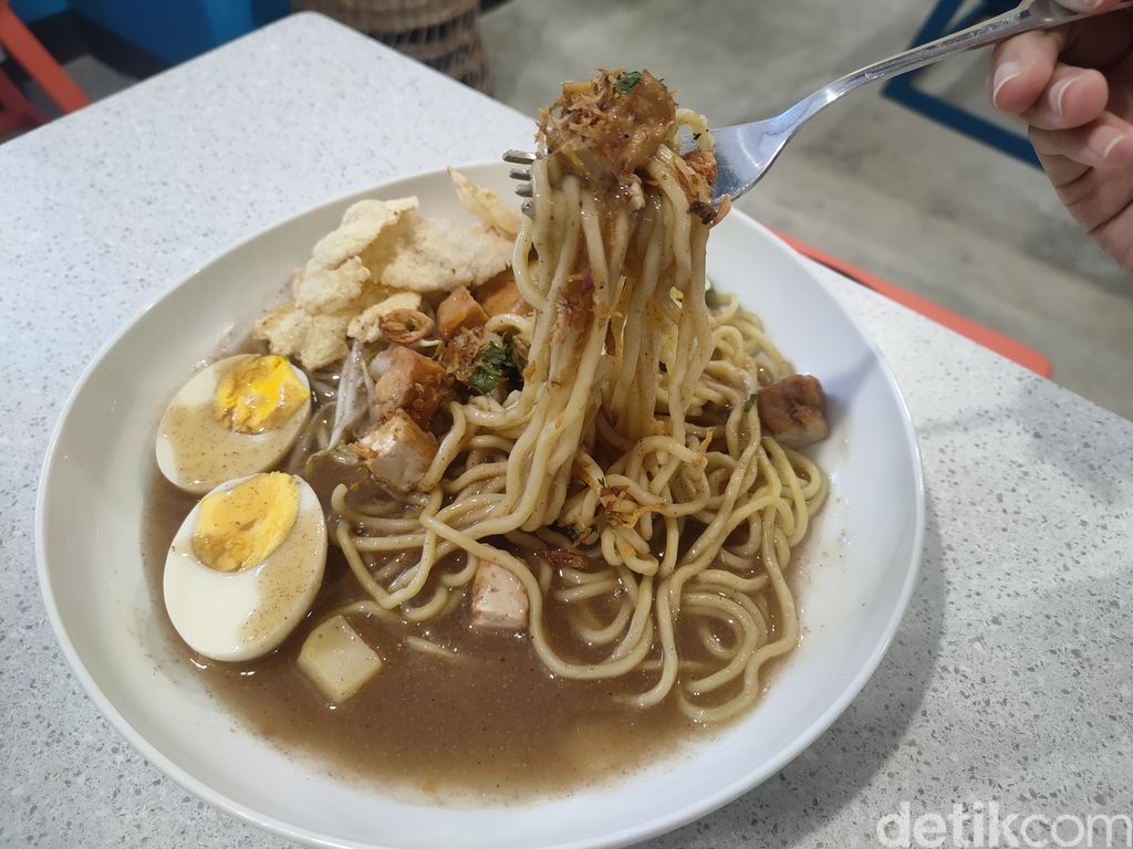Kong Kow Coffee & Eatery: Ada Emie dan Lontong Sayur yang Autentik