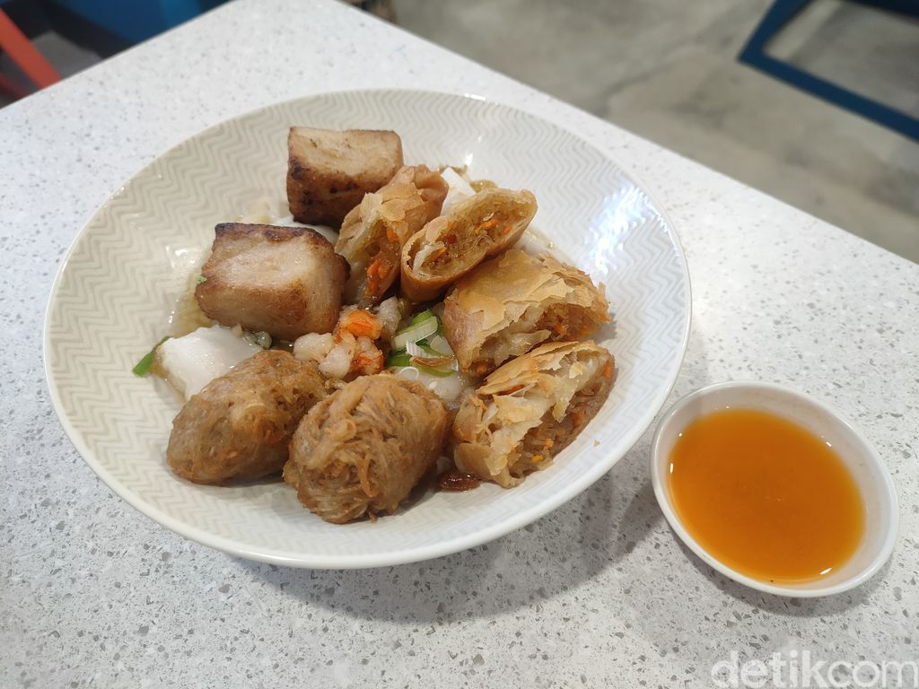 Kong Kow Coffee & Eatery: Ada Emie dan Lontong Sayur yang Autentik