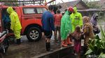 Korban Banjir Rob di Pekalongan Dievakuasi