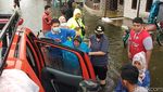 Korban Banjir Rob di Pekalongan Dievakuasi