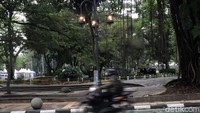 Dudukan lampu gantung yang sebelumnya hilang sudah dipasang.