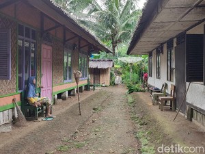 Menengok Kampung Adat Kuta Ciamis yang Rumah Warganya Masih Panggung