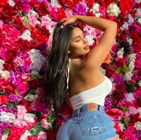 Inilah pesona Mia Francis. Sang model seksi ini namanya dikenal karena bergabung dengan platform OnlyFans. Foto: dok. Instagram/@mia_francisss