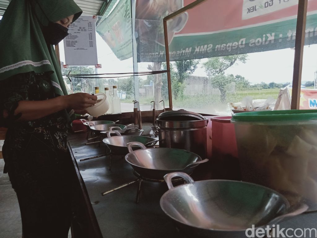 Sensasi Makan Mie Ayam Wajan Mini yang Tetap Hangat hingga Suapan Terakhir