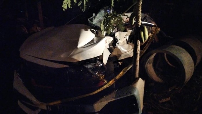 Mobil Tertabrak KA di Pasuruan, 4 Mahasiswa Tewas