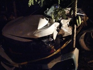 Sebuah Mobil Tertabrak KA Komuter di Pasuruan, Empat Mahasiswa Tewas