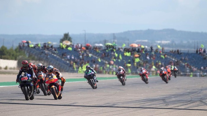 ALCANIZ, SPAIN - SEPTEMBER 12: Fabio Quartararo of France and Monster Energy Yamaha MotoGP Team leads the field during the MotoGP race during the MotoGP of Aragon - Race at Motorland Aragon Circuit on September 12, 2021 in Alcaniz, Spain. (Photo by Mirco Lazzari gp/Getty Images)