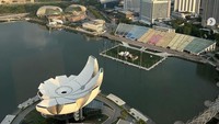 Karya seni instalasi Kaws yang mejeng di Singapura diselenggarakan oleh studio kreatif yang berbasis di Hong Kong, AllRightsReserved, dan didukung oleh Singapore Tourism Board. Foto: Courtesy of KAWS dan AllRightsReserved