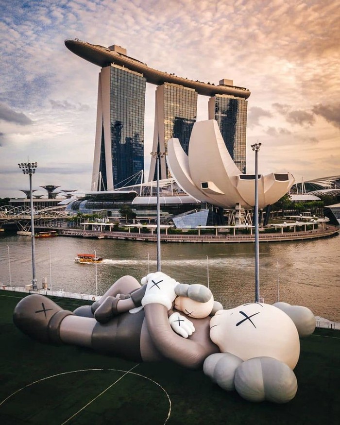 Patung Kaws Ada di Singapura
