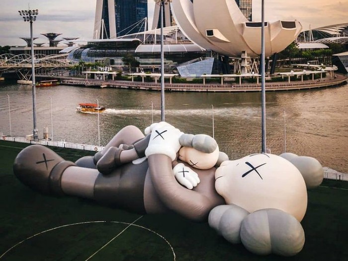 Patung Kaws Ada di Singapura