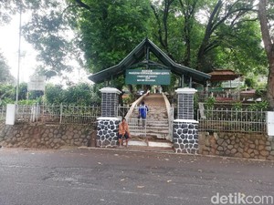 Melihat Komplek Pemakaman Leluhur Sumedang di Gunung Puyuh