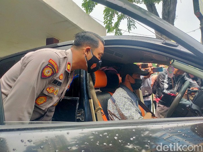 Tiga korban pencurian motor dan penggelapan mobil di Surabaya semringah. Kendaraan mereka yang sempat hilang, ditemukan polisi dan dikembalikan kepada mereka.