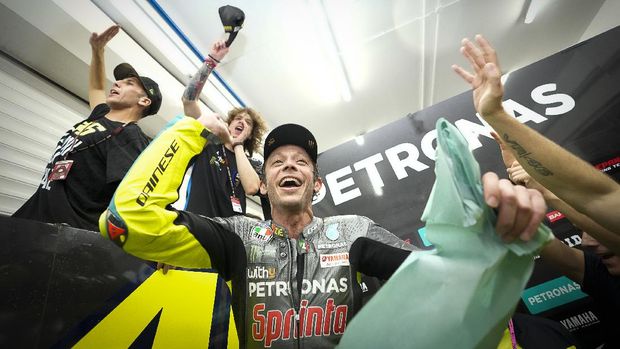 Perayaan Balapan Terakhir Valentino Rossi di MotoGP Valencia 2021.