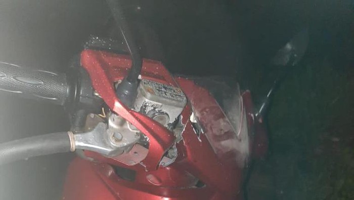 Pria Bergolok Ngamuk dan Rusak Motor Warga di Muara Angke Jakut (Foto: dok Istimewa)