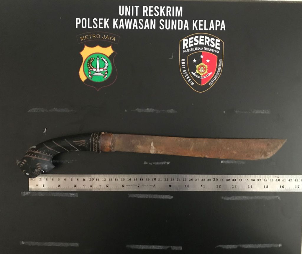 Pria Bergolok Ngamuk dan Rusak Motor Warga di Muara Angke Jakut (Foto: dok Istimewa)
