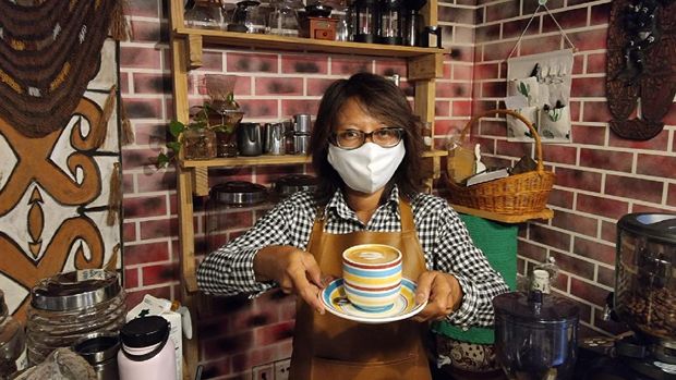 Rini S. Danudjaja, pemilik Rumah Kopi Timika