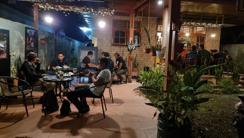 Rumah Kopi milik Rini S. Danudjaja di Timika Rumah Kopi milik Rini S. Danudjaja di Timika