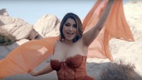 Usai merilis video klip di YouTube Channel-nya, Sarah Azhari mendapat banyak pujian dari netizen. Foto: dok YouTube Channel Sarah Azhari