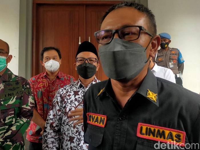 Satgas COVID-19 Surabaya menyebut kasus COVID-19 di Surabaya masih fluktuatif. Saat ini ada 8 orang yang positif COVID-19.
