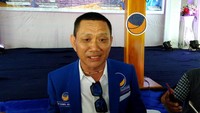 Putra asli kelahiran Desa Jikumerasa, Kecamatan Lilialy, Kabupaten Buru secara turun temurun menjadi kepedulian dan kasih sayang kepada Beta pung saudara- saudara di Kabupaten ini, selaku anak asli Pulau Buru. Selama pemekaran kabupaten Buru kurang lebih 20 tahun, hingga kini masyarakat yang tinggal di daerah ini, hidupnya di jajah oleh penguasa dan selanjutnya hadirnya Partai Nasdem di Bumi Bupolo untuk menjawab kepentingan masyarakat.