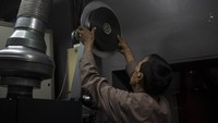 Bioskop yang memiliki kurang lebih 20 pegawai itu menayangkan berbagai film buatan India hingga Amerika Serikat. Bioskop itu juga kerap menayangkan beberapa film Afghanistan yang diproduksi setiap tahun.