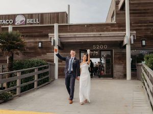 Pasangan Ini Nikah di Gerai Taco Bell Terindah di Dunia, Habiskan Rp 56 Juta!
