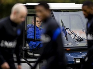 Van Gaal Kecelakaan Sepeda Jelang Laga Penentuan Belanda