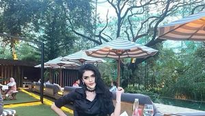 Gaya Cantik Angel Love, Aspri Baru Hotman Paris yang Suka Nongkrong di Kafe