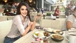 Gaya Cantik Angel Love, Aspri Baru Hotman Paris yang Suka Nongkrong di Kafe