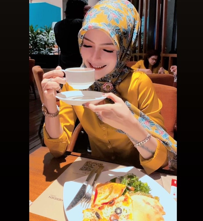 Angel Love Angel Love, Asisten Pribadi Hotman Paris yang Baru