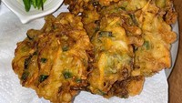 Ini dia salah satu camilan favorit Ari Lasso. Ia menjelaskan kalau bakwan punya beberapa nama di Indonesia. Ote-ote, heci, bakwan alias gorengan tepung diadon dengan beberapa jenis sayur di dalamnya. Enak pokok e, tulis Ari Lasso.