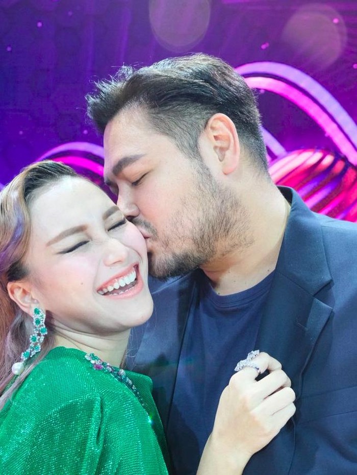 Ayu Ting Ting dan Ivan Gunawan Ayu Ting Ting dan Ivan Gunawan