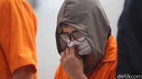 Dari hasil pengungkapan tersebut polisi berhasil mengamankan 13 orang tersangka.