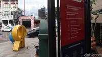 Seperti diketahui, plang itu dipasang sebagai bentuk sosialisasi Pemkot Bandung agar warga Kota Bandung atau wisatawan yang berkunjung ke kawasan tersebut tidak merokok sembarangan.