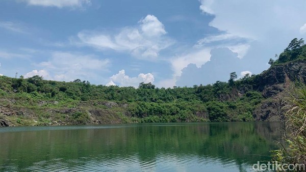 Foto: Danau Bekas Tambang Pasir yang Cantik di Bogor