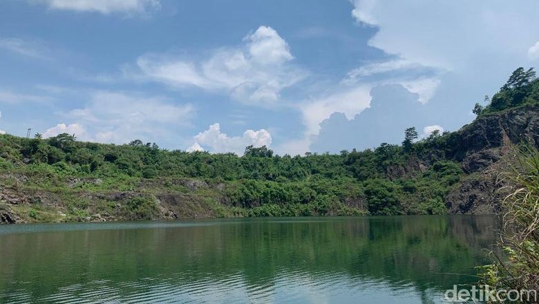 Danau Quarry Rumpin di Bogor