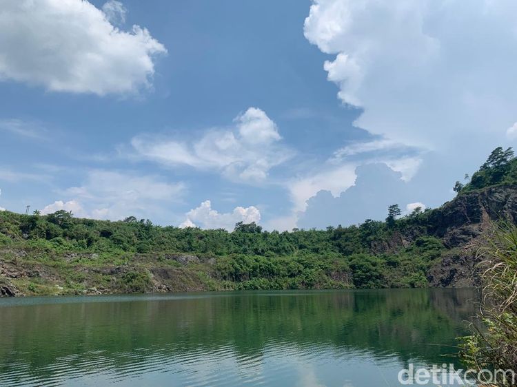 Foto: Danau Bekas Tambang Pasir yang Cantik di Bogor