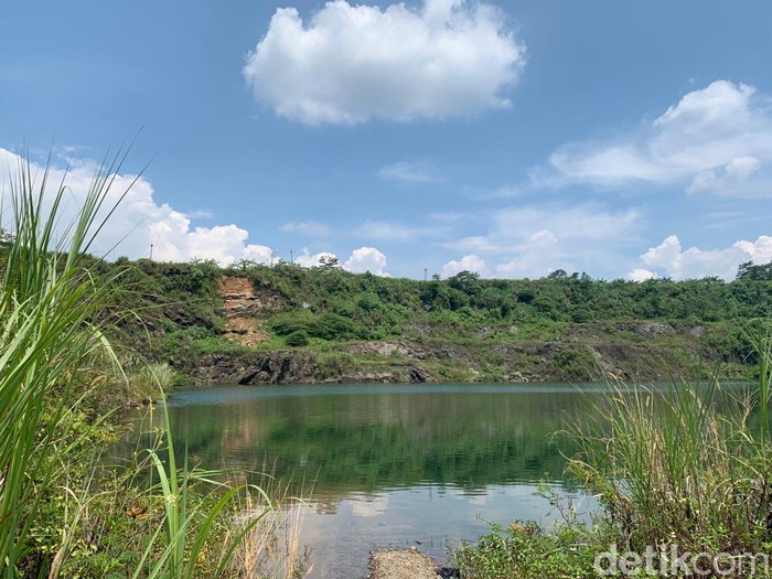 Danau Quarry Rumpin di Bogor Danau Quarry Rumpin di Bogor
