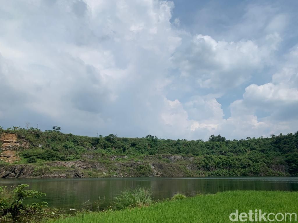 Danau Quarry Rumpin di Bogor