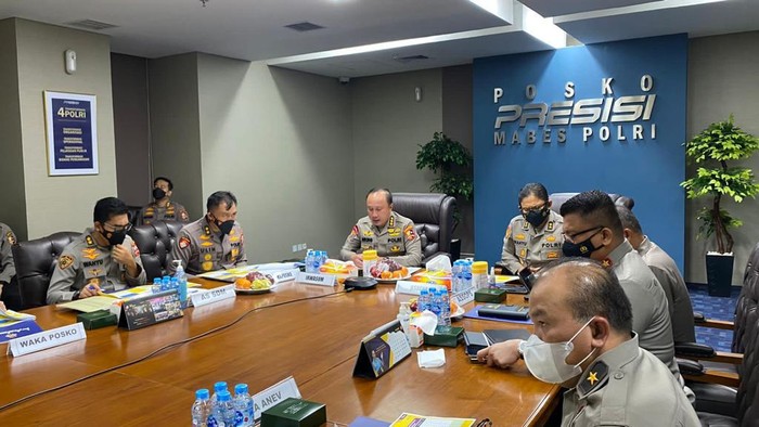 Inspektur Pengawasan Umum (Irwasum) Polri, Komjen Agung Budi Maryoto, menyebut berkembangnya isu negatif terkait kepolisian memicu turunnya tren kinerja. Oleh sebab itu Agung mengingatkan para kapolda untuk memastikan Program Prioritas Kapolri (PPK) dilaksanakan secara substansif dan tak sekadar laporan tertulis belaka.