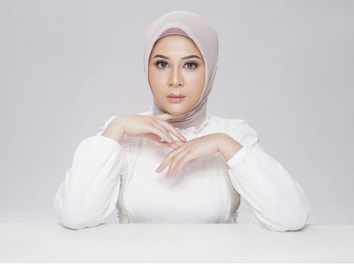 gaya hijab Kesha Ratuliu.