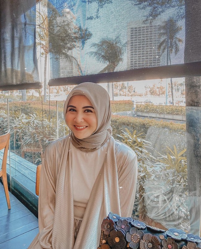 Kesha Ratuliu juga pernah merasakan harus berjuang melawan tumor payudara yang dideritanya. Keponakan Mona Ratuliu itu sempat membagikan kisah beserta foto hasil rontgennya melalui akun Instagram. Dan karena tumor payudara yang dideritanya itu, Kesha pun melakukan operasi pengangkatann tumor pada Februari 2020. Foto: Dok. Instagram @kesharatuliu05.