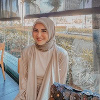 Kesha Ratuliu juga pernah merasakan harus berjuang melawan tumor payudara yang dideritanya. Keponakan Mona Ratuliu itu sempat membagikan kisah beserta foto hasil rontgennya melalui akun Instagram. Dan karena tumor payudara yang dideritanya itu, Kesha pun melakukan operasi pengangkatann tumor pada Februari 2020. Foto: Dok. Instagram @kesharatuliu05.